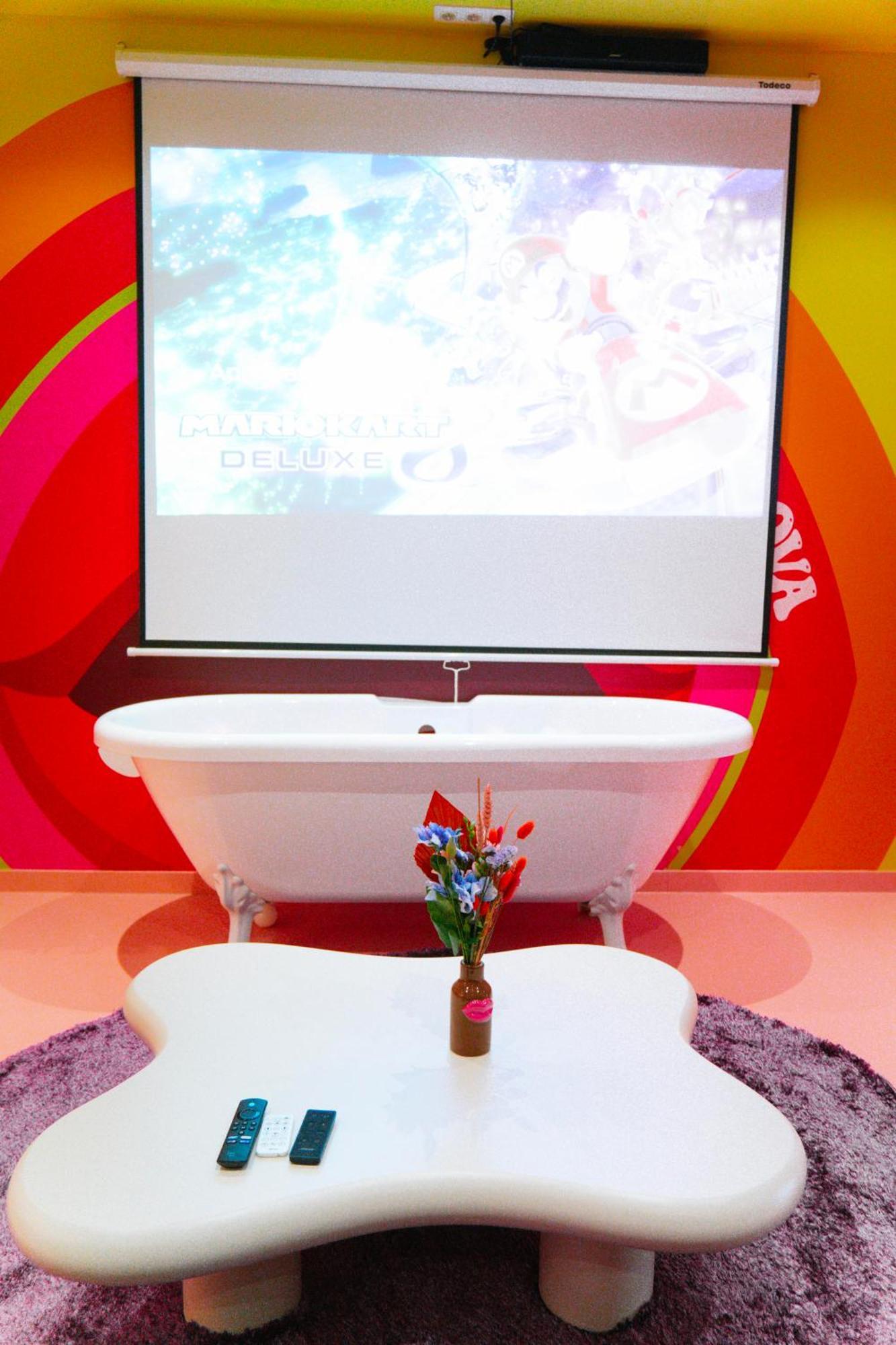 Capsule Girl Power Spa - Balneo - Sauna - Karaoke - Billard - 2 Chambres شارلروا المظهر الخارجي الصورة