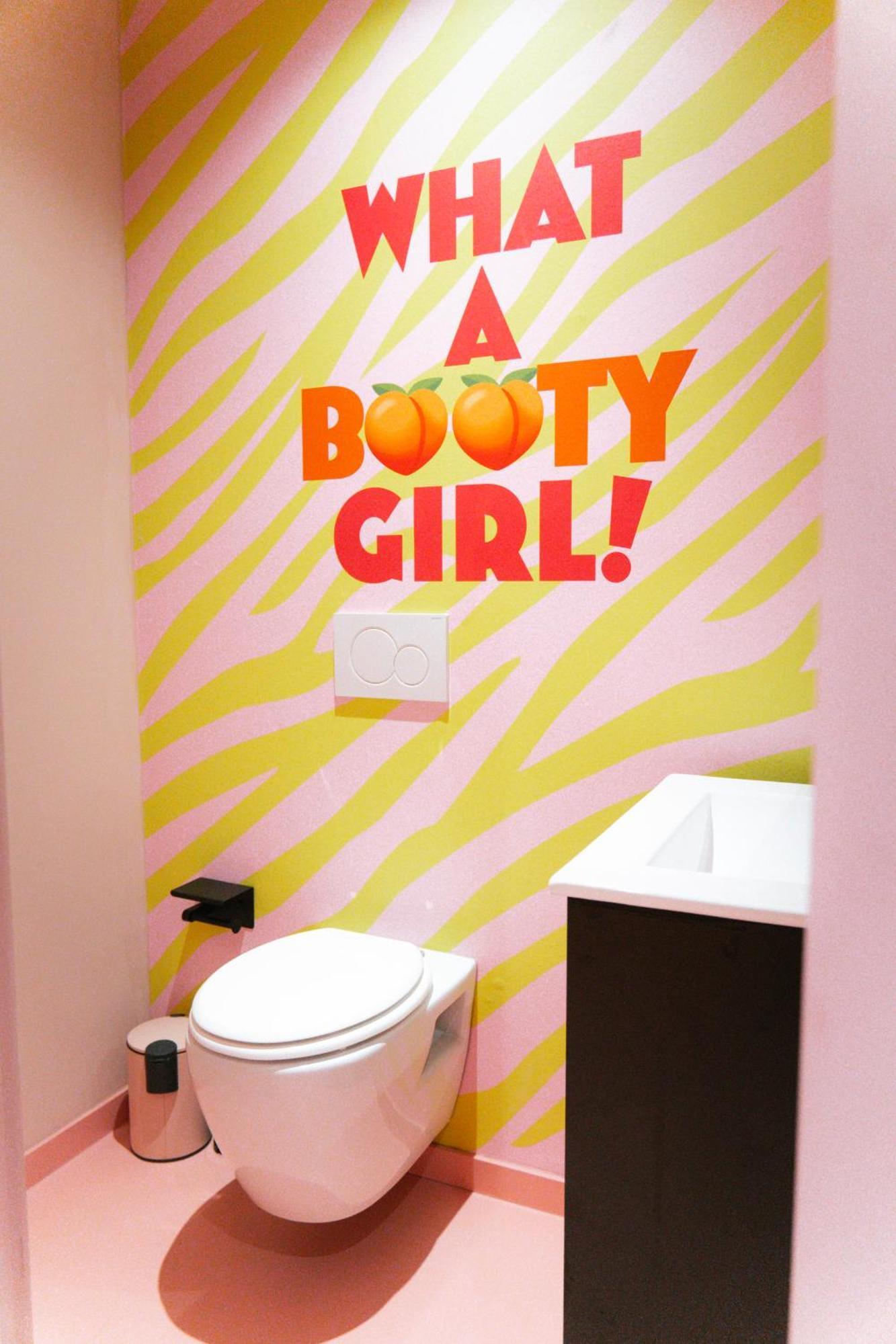 Capsule Girl Power Spa - Balneo - Sauna - Karaoke - Billard - 2 Chambres شارلروا المظهر الخارجي الصورة