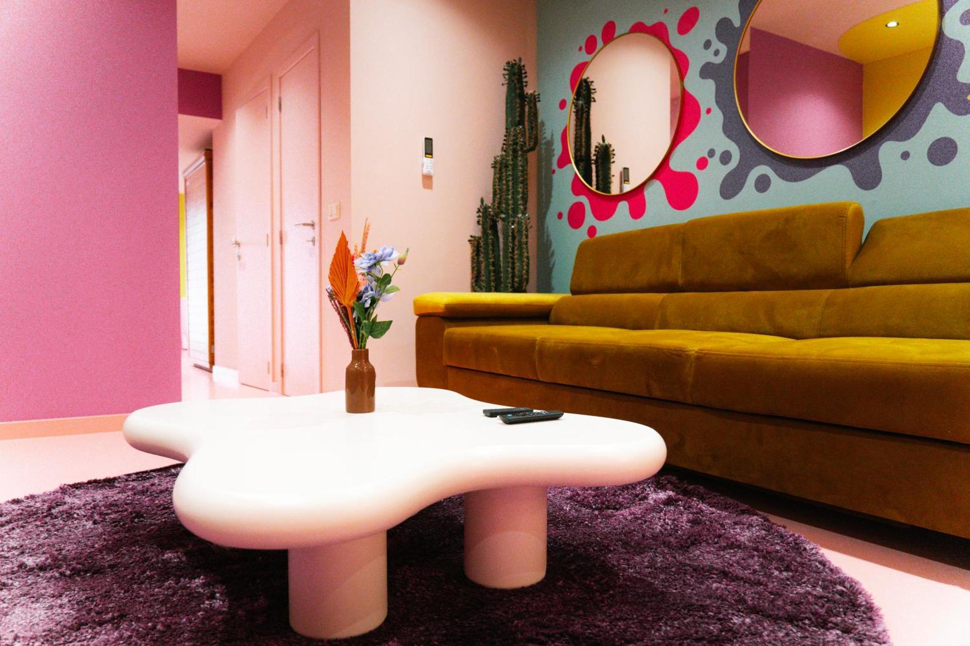 Capsule Girl Power Spa - Balneo - Sauna - Karaoke - Billard - 2 Chambres شارلروا المظهر الخارجي الصورة