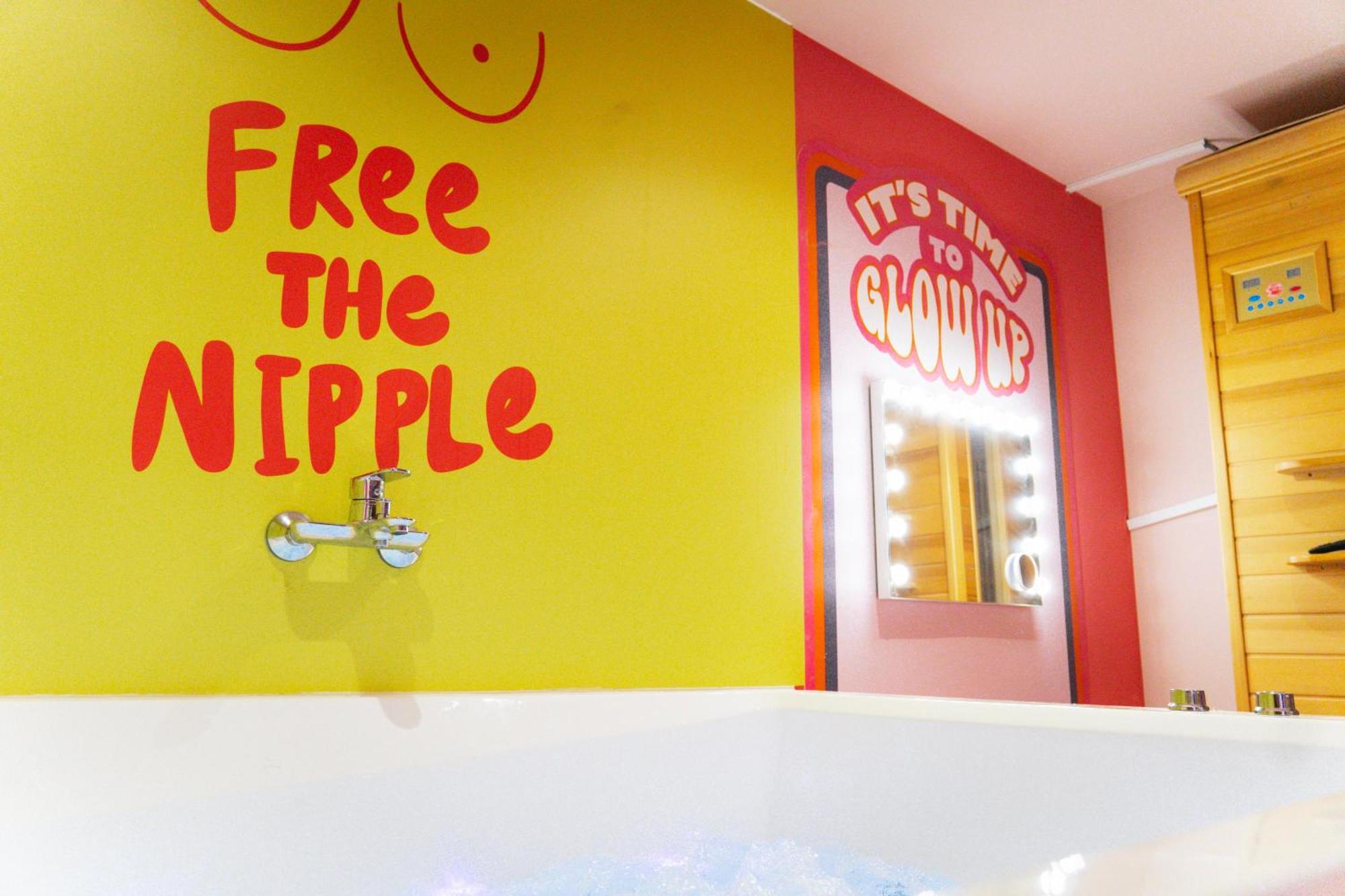 Capsule Girl Power Spa - Balneo - Sauna - Karaoke - Billard - 2 Chambres شارلروا المظهر الخارجي الصورة