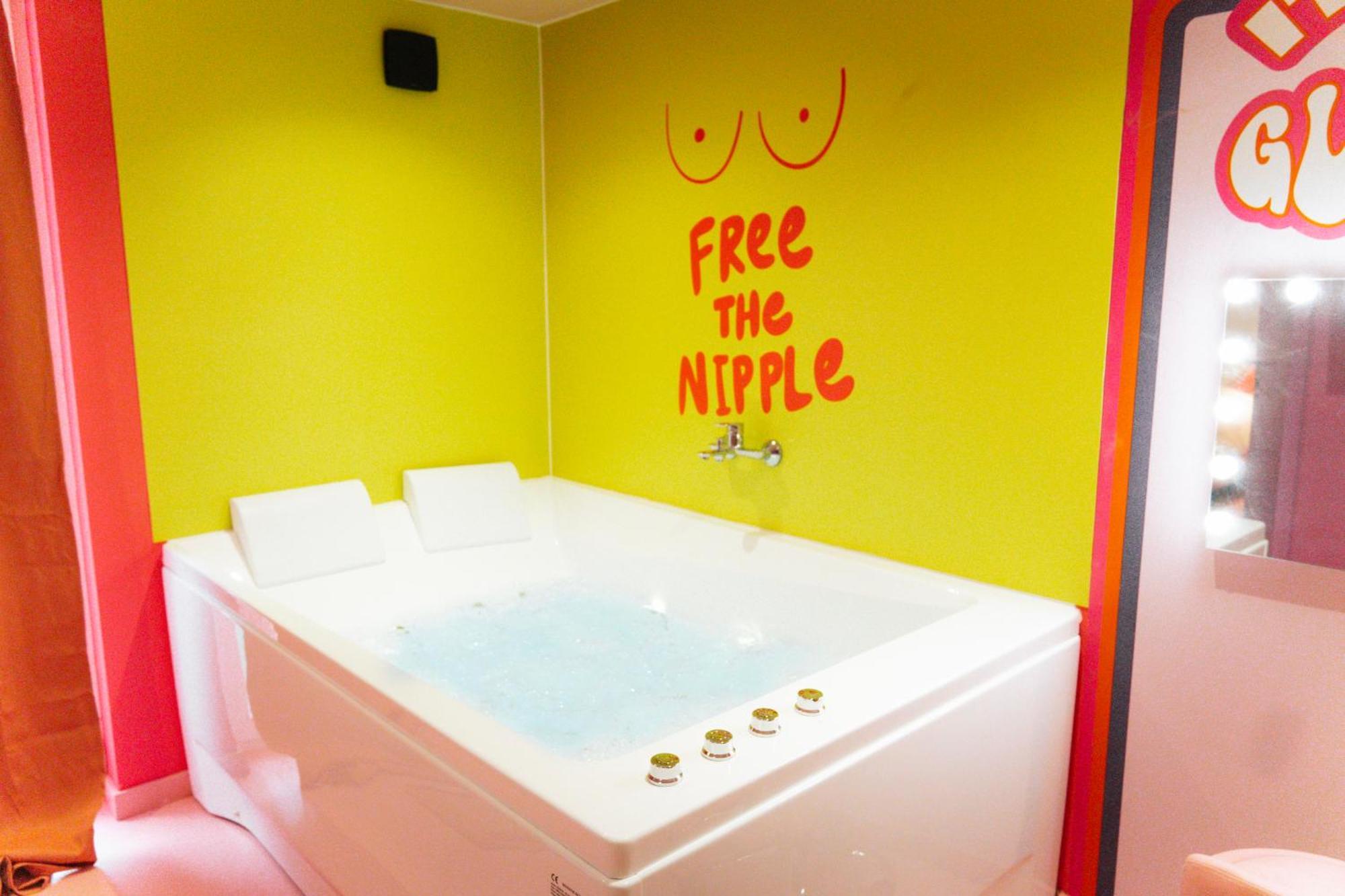 Capsule Girl Power Spa - Balneo - Sauna - Karaoke - Billard - 2 Chambres شارلروا المظهر الخارجي الصورة
