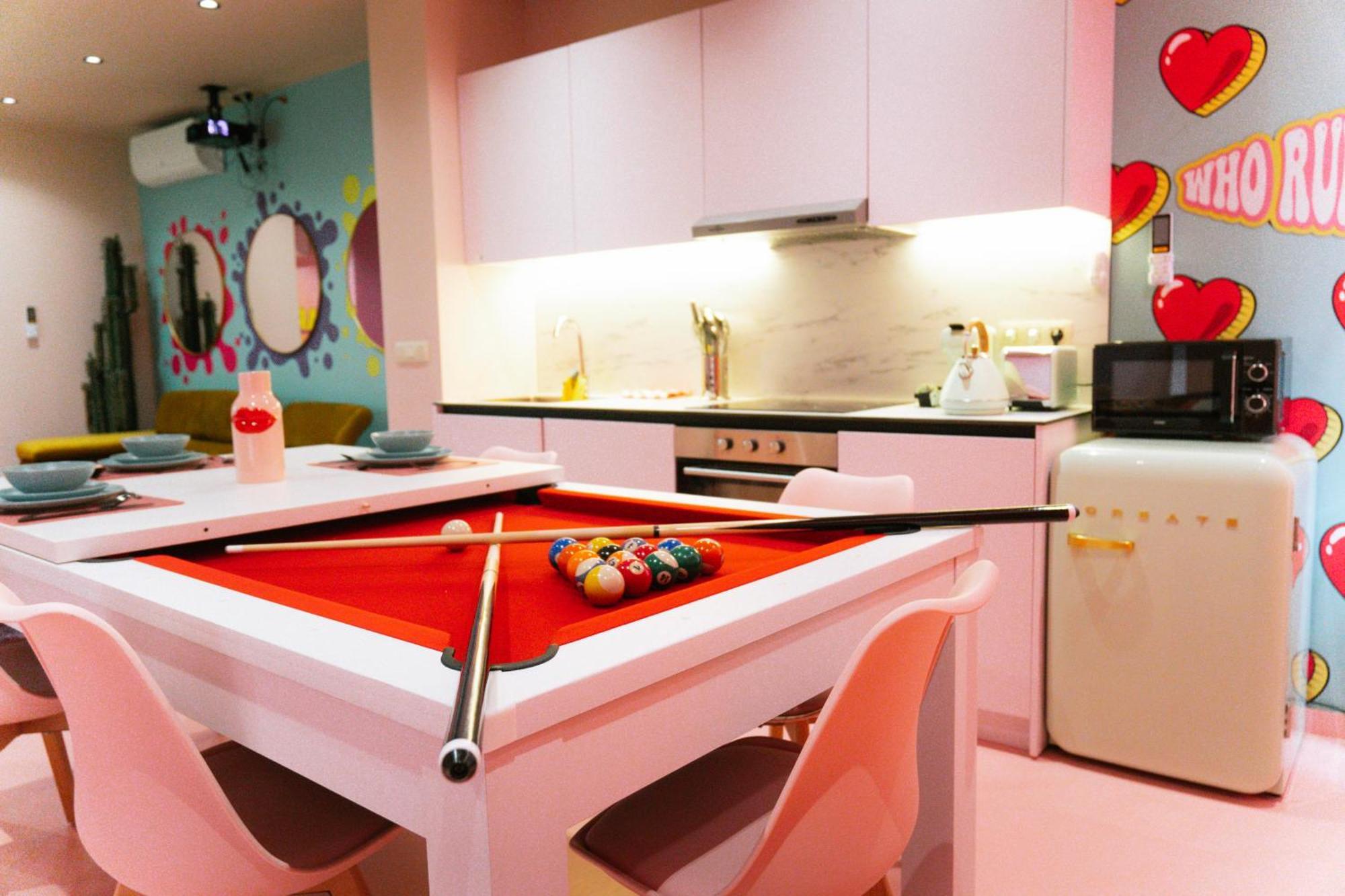 Capsule Girl Power Spa - Balneo - Sauna - Karaoke - Billard - 2 Chambres شارلروا المظهر الخارجي الصورة