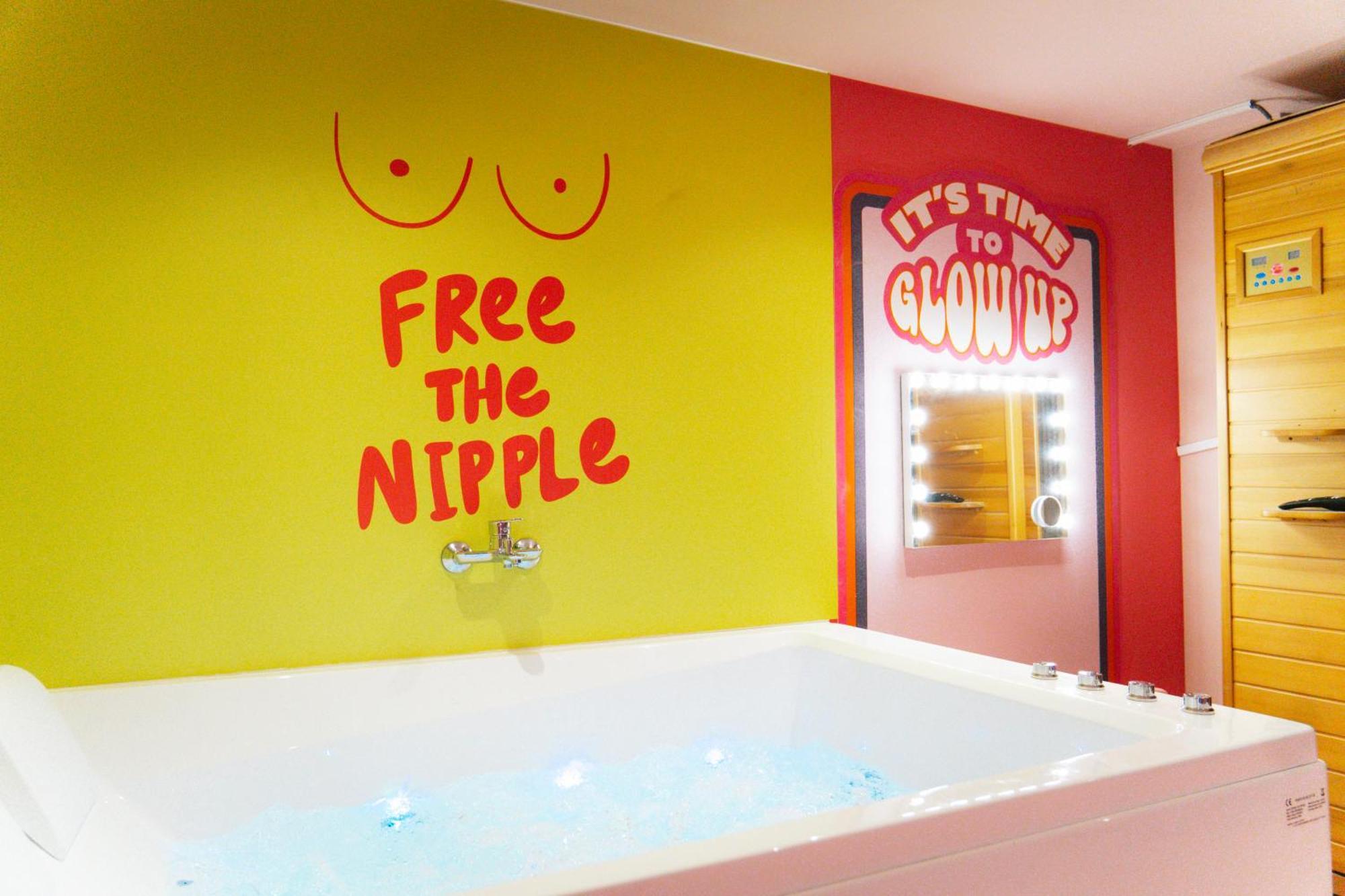Capsule Girl Power Spa - Balneo - Sauna - Karaoke - Billard - 2 Chambres شارلروا المظهر الخارجي الصورة