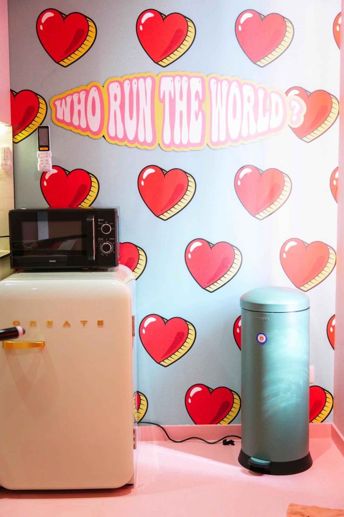 Capsule Girl Power Spa - Balneo - Sauna - Karaoke - Billard - 2 Chambres شارلروا المظهر الخارجي الصورة