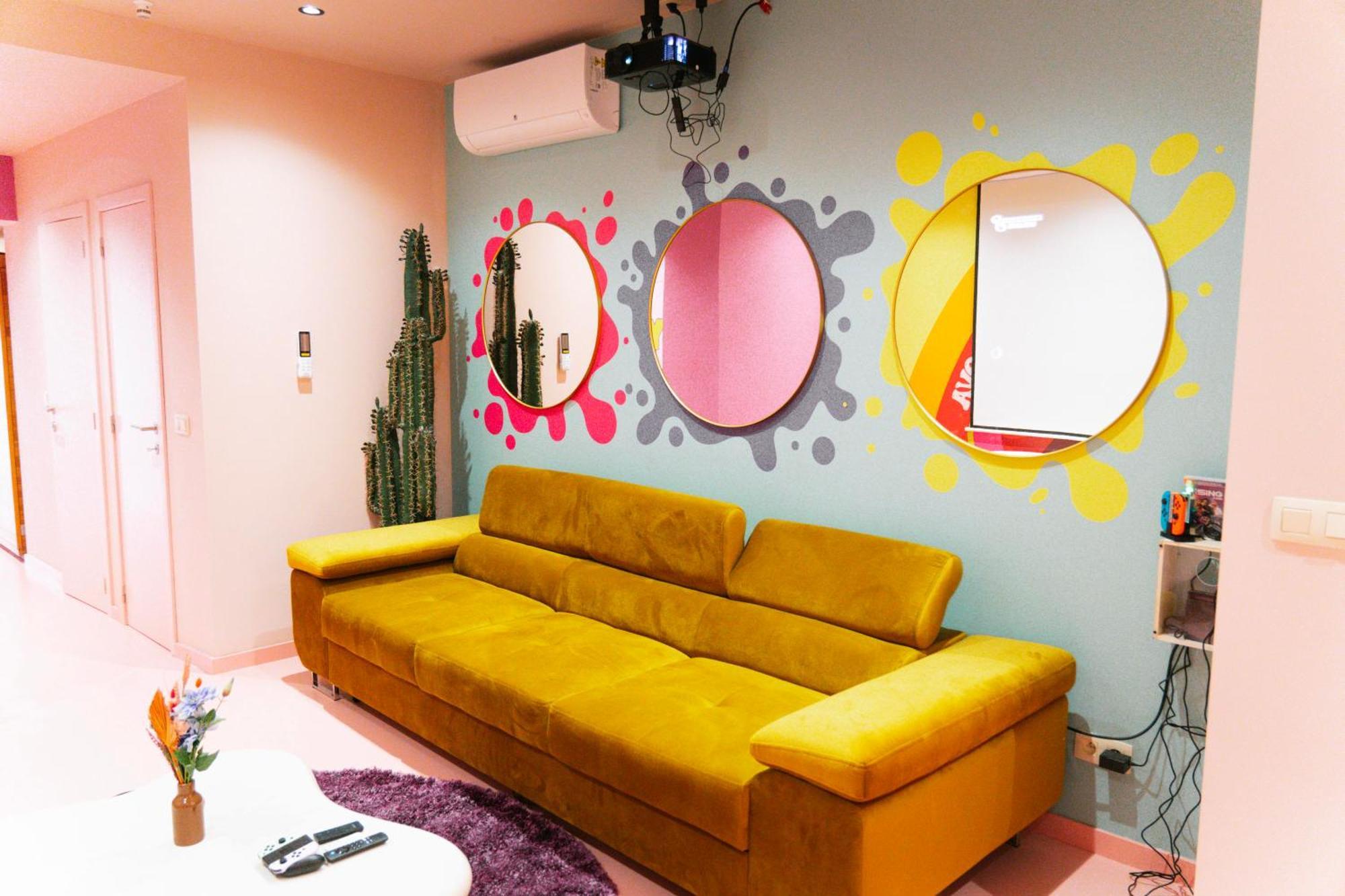 Capsule Girl Power Spa - Balneo - Sauna - Karaoke - Billard - 2 Chambres شارلروا المظهر الخارجي الصورة